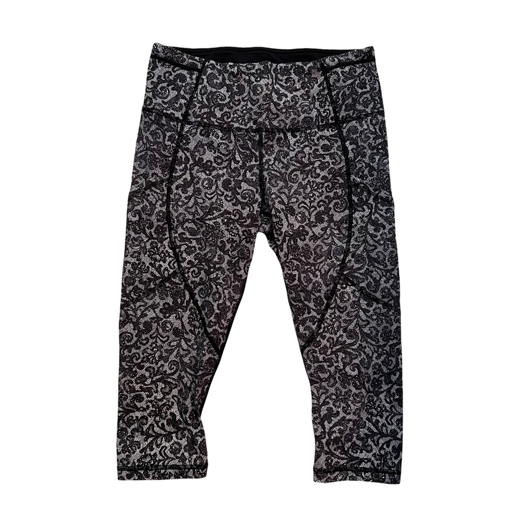 Lululemon Outrun 17" Crop leggings Mini Cinder Lace White Black / Black Size 8